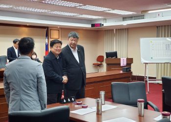 「南北大橋」興建與「北竿機場」擴建的十字架