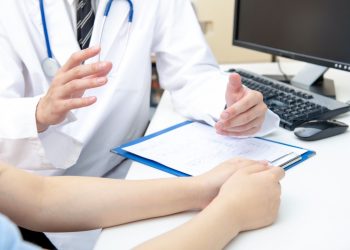 別再口號治縣！醫療是人民基本權利