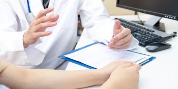 別再口號治縣！醫療是人民基本權利