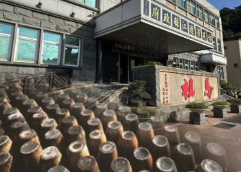 馬祖酒廠空轉現形記（三）：縣長帶隊遠征打拼，馬祖酒卻像「酒駕」失控