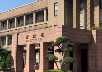 還有345億卡在公式裡，中央應對馬祖的「負成長」預算負責！